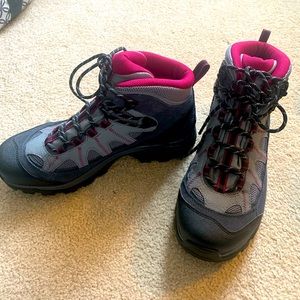 Salomon hiking boots. Great condition. Size 8.5.